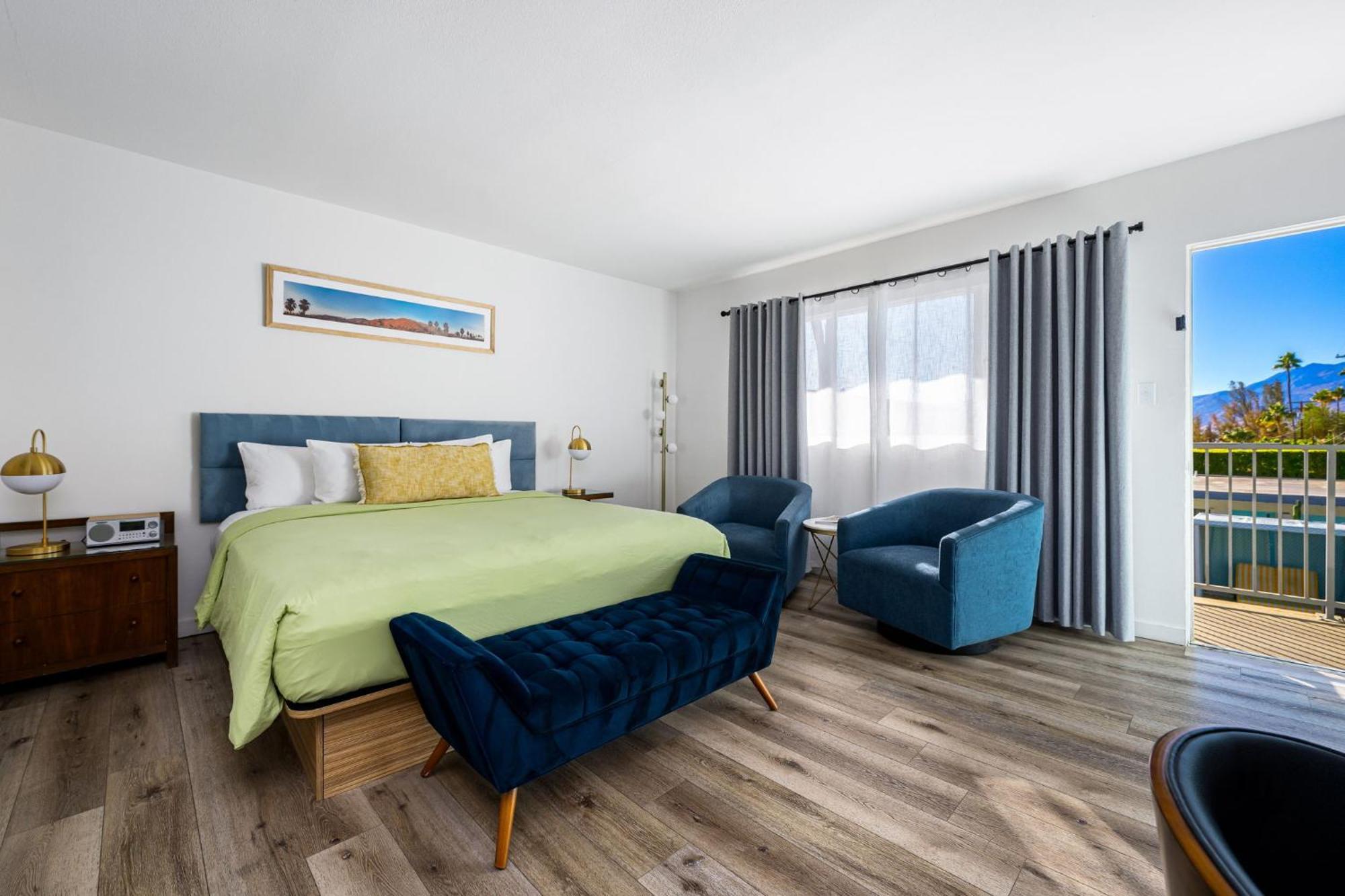 Hotel The Skylark, A