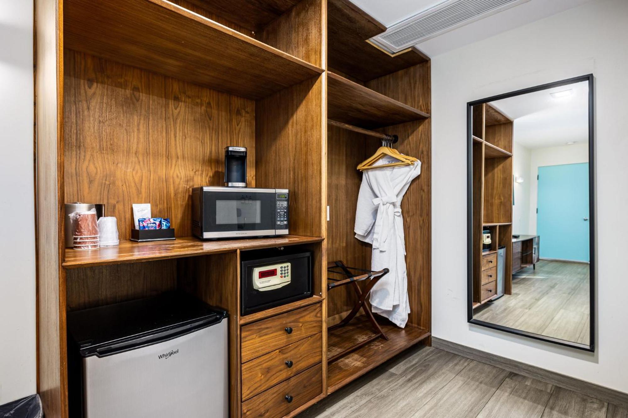 Hotel The Skylark, A 3*