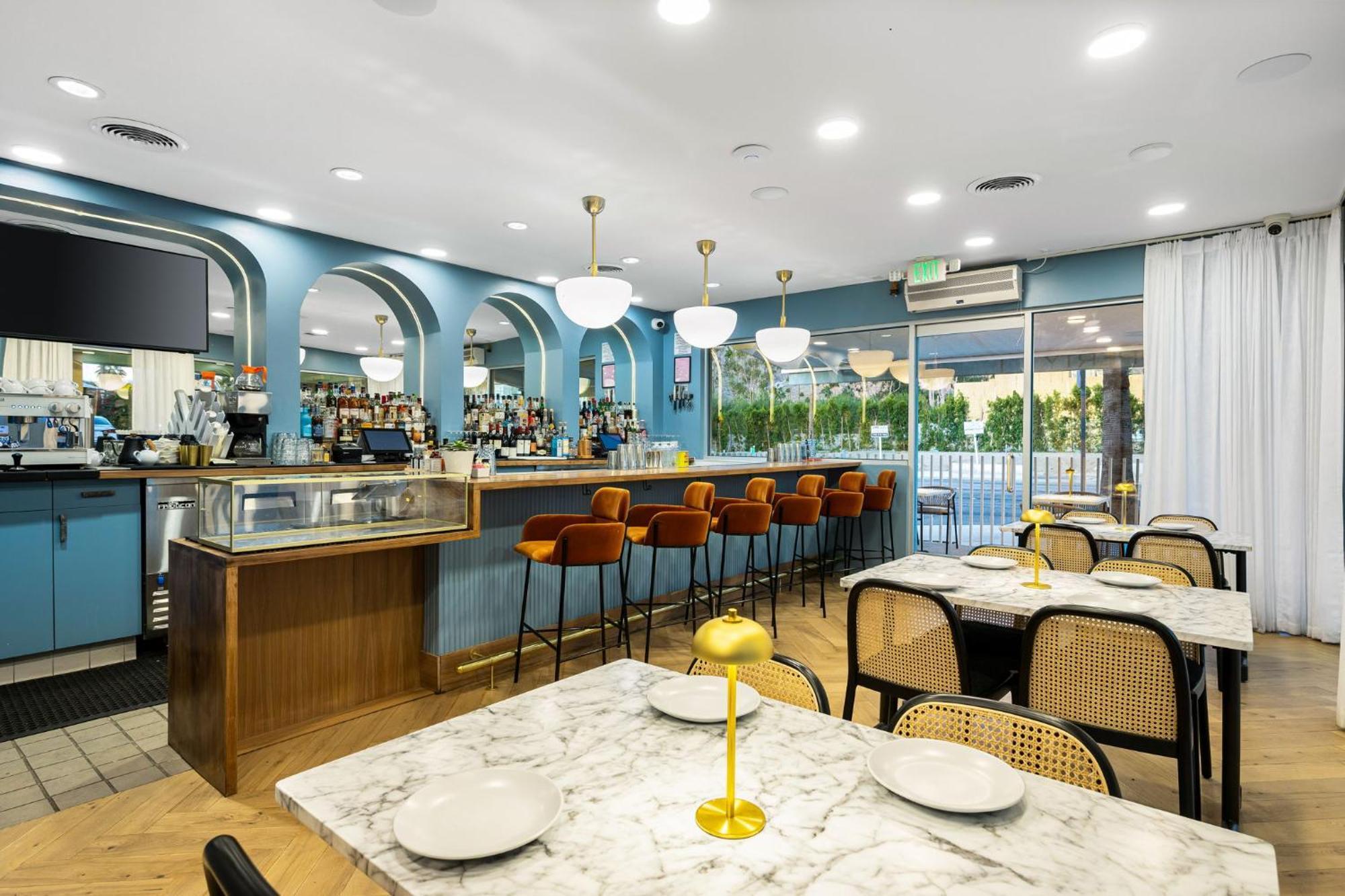 Hotel The Skylark, A