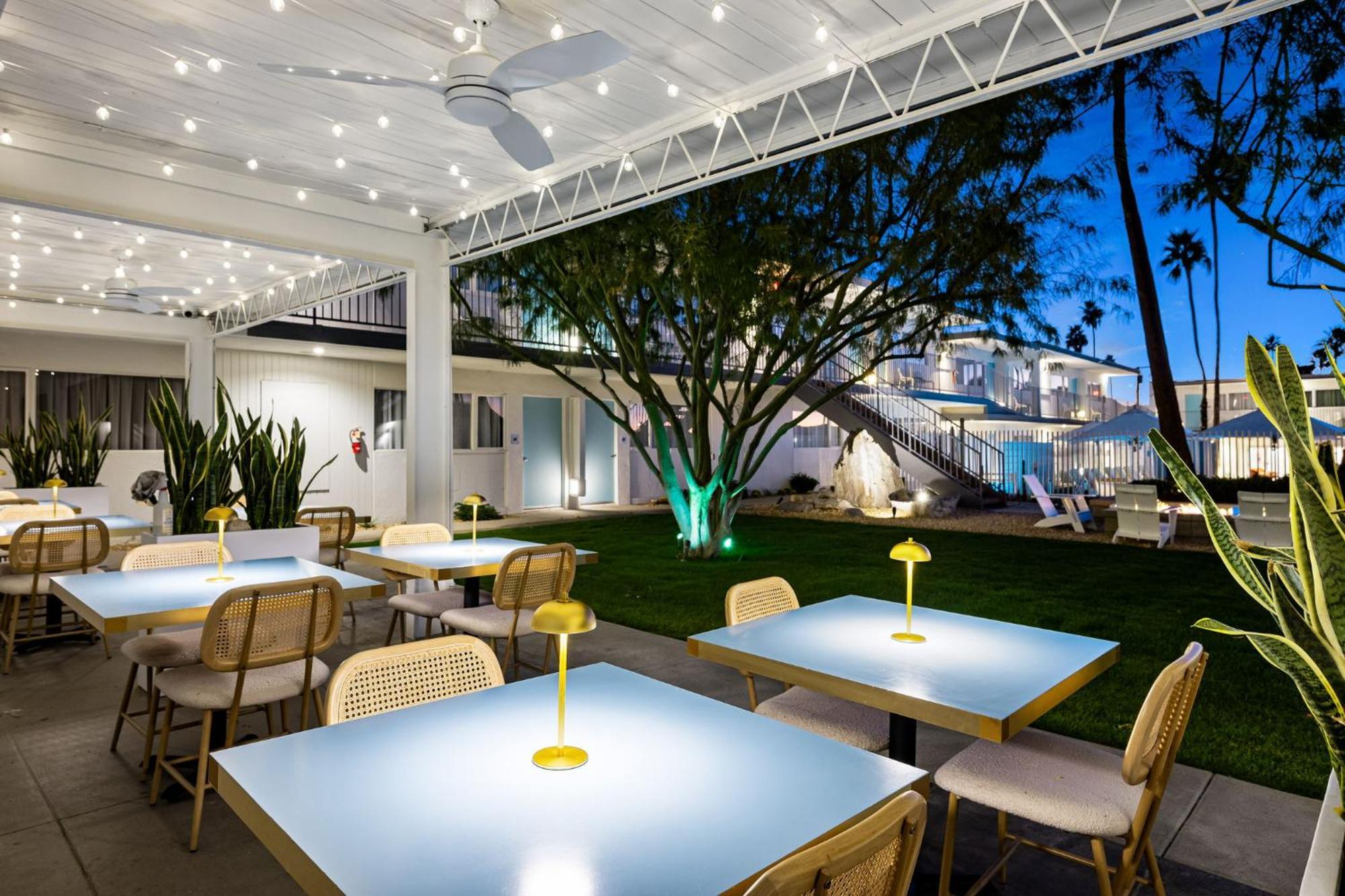 The Skylark, A 3* Palm Springs