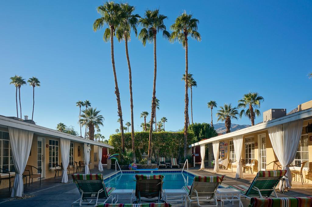 Resort La Dolce & - A Gay Men's Clothing Optional