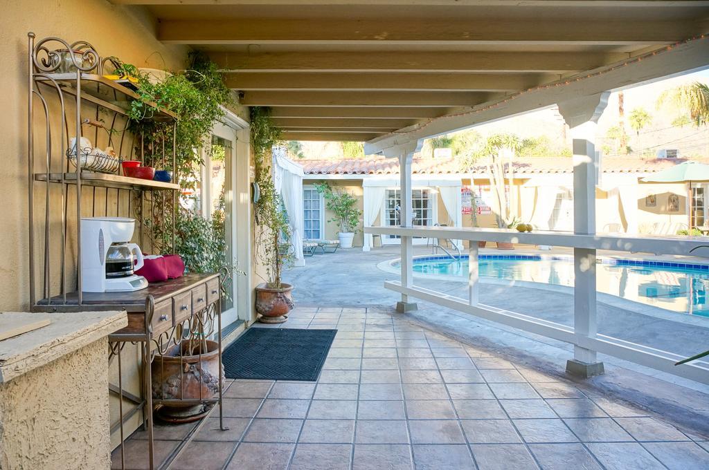 Resort La Dolce & - A Gay Men's Clothing Optional Palm Springs