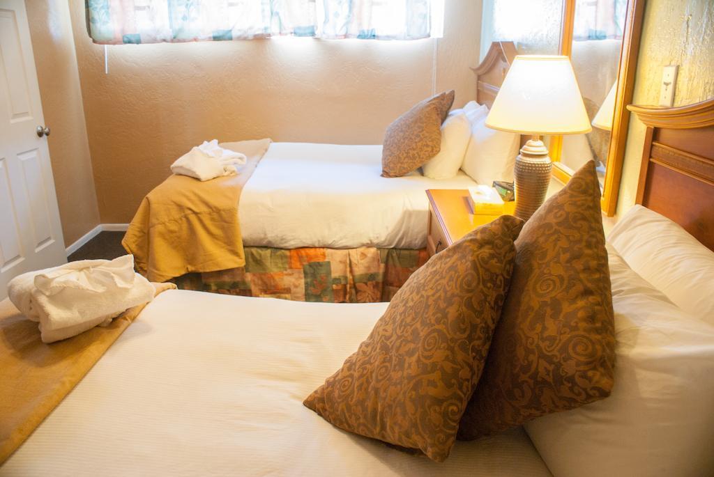 Tuscany Manor Hotel Palm Springs