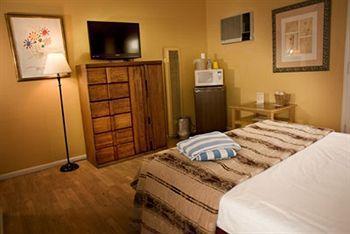 Resort La Dolce & - A Gay Men's Clothing Optional Palm Springs