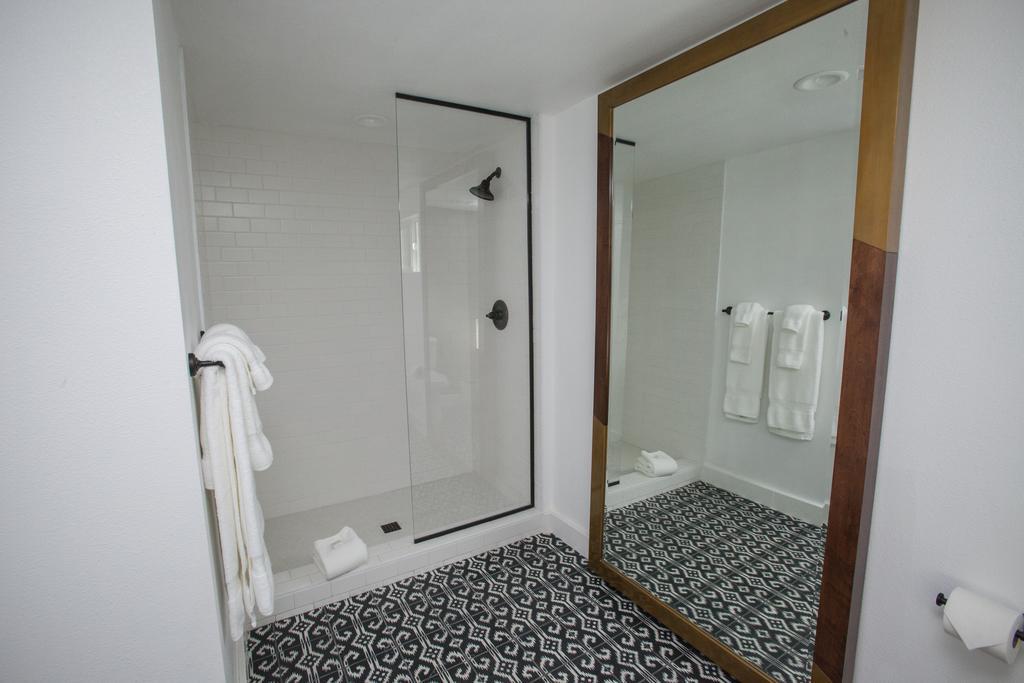 V Hotel 4*