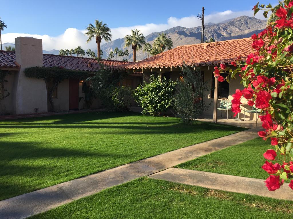 Warm Sands Villa- A Gay Men's Clothing Optional 4* Palm Springs