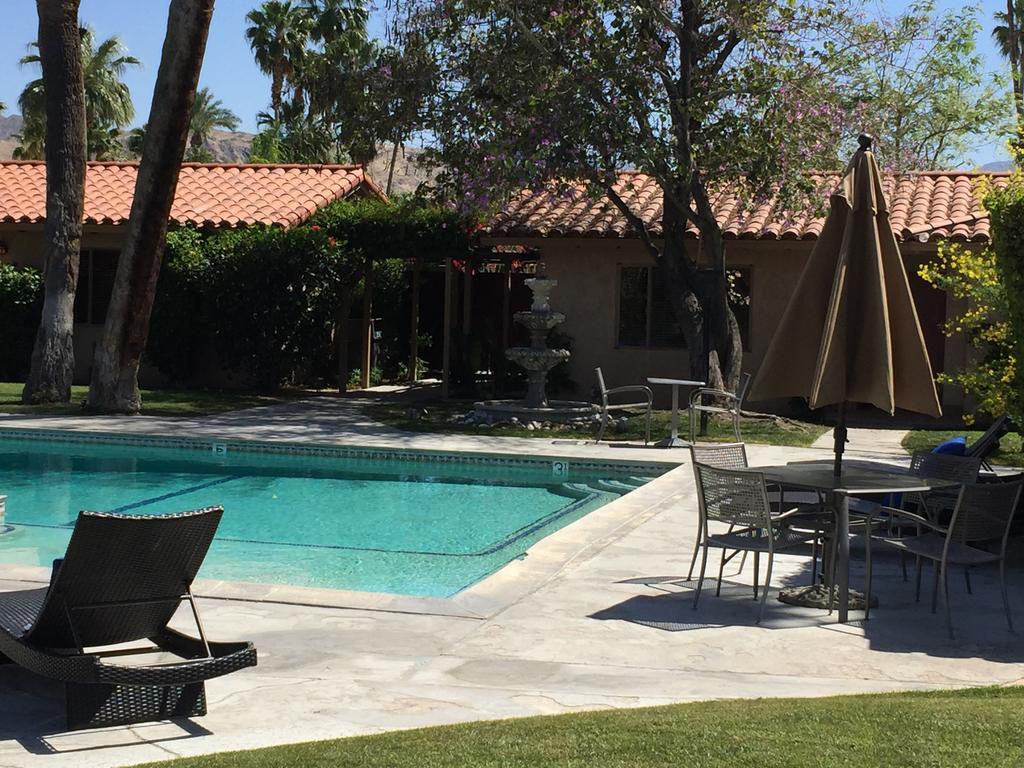 Warm Sands Villa- A Gay Men's Clothing Optional 4* Palm Springs