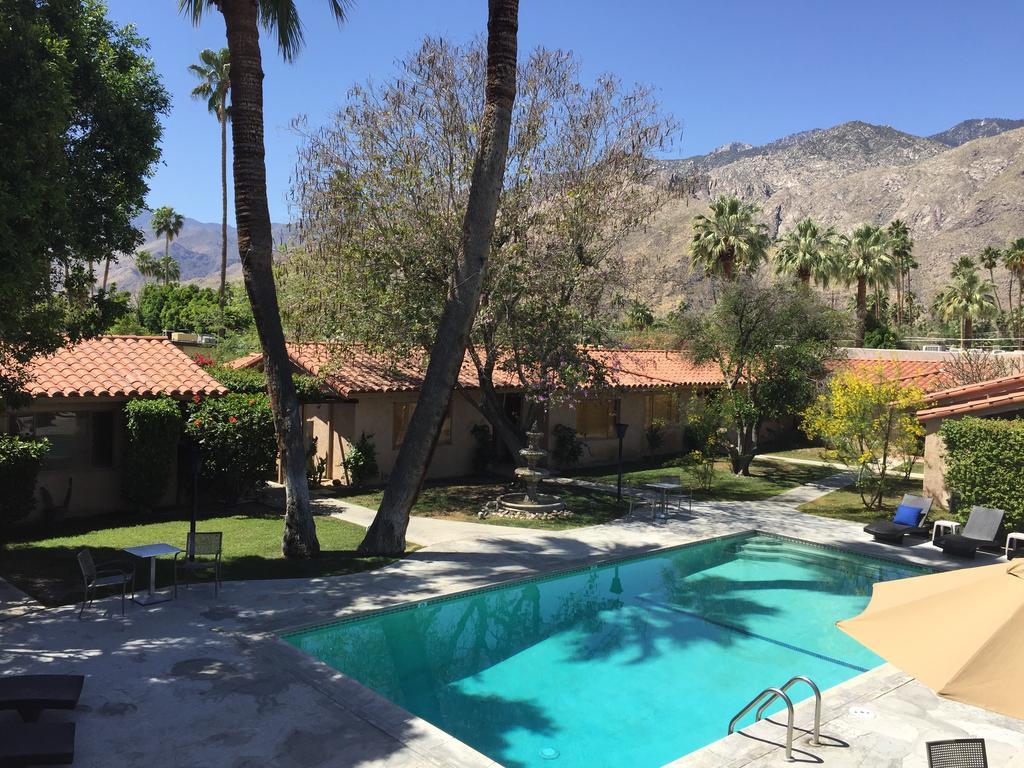 Resort Warm Sands Villa- A Gay Men's Clothing Optional 4*