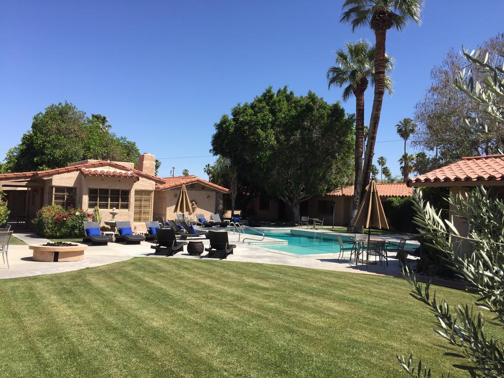 Warm Sands Villa- A Gay Men's Clothing Optional 4*