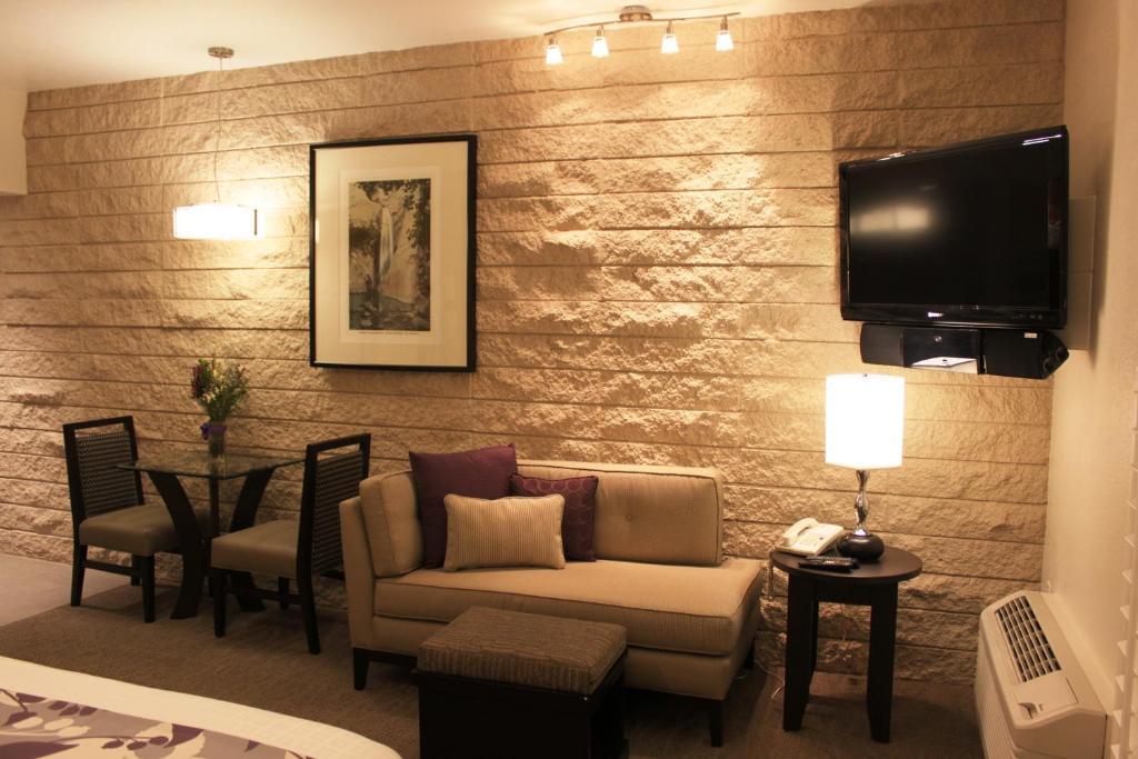 Hotel Getaways At Tennis Club Palm Springs