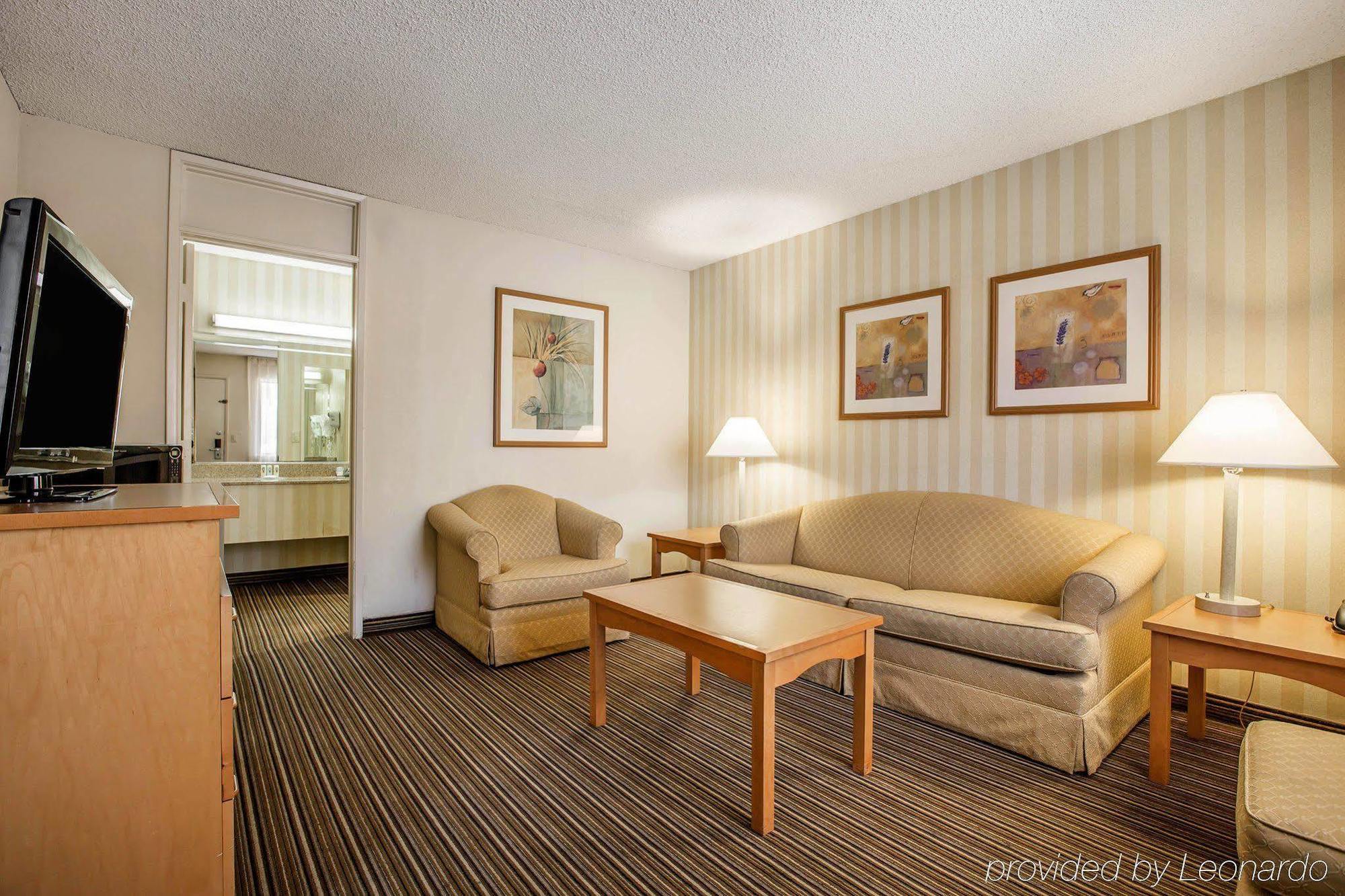 Travelodge By Wyndham Palm Springs