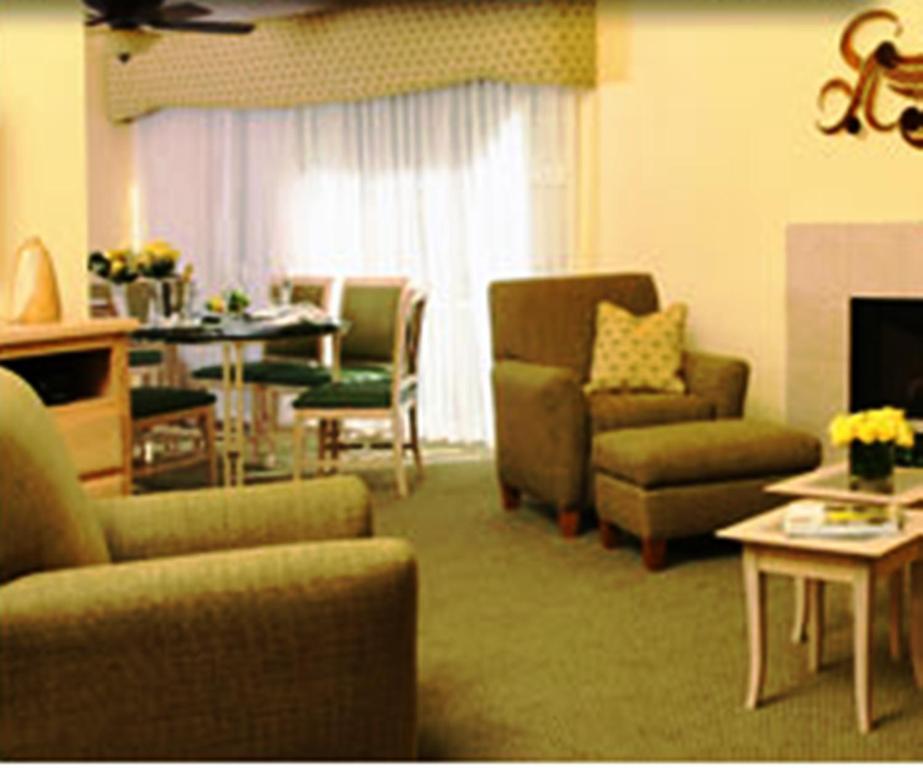 Getaways At Tennis Club Hotel