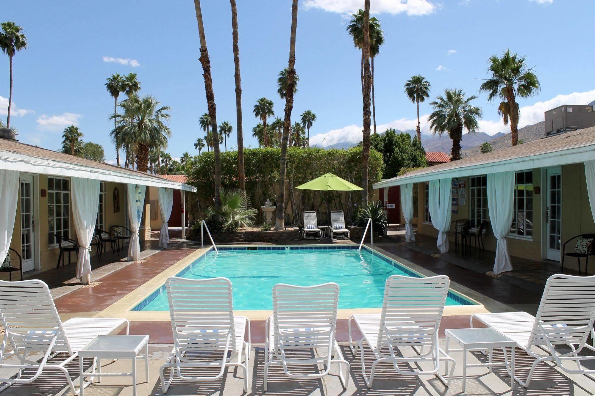 Resort La Dolce & - A Gay Men's Clothing Optional 4*