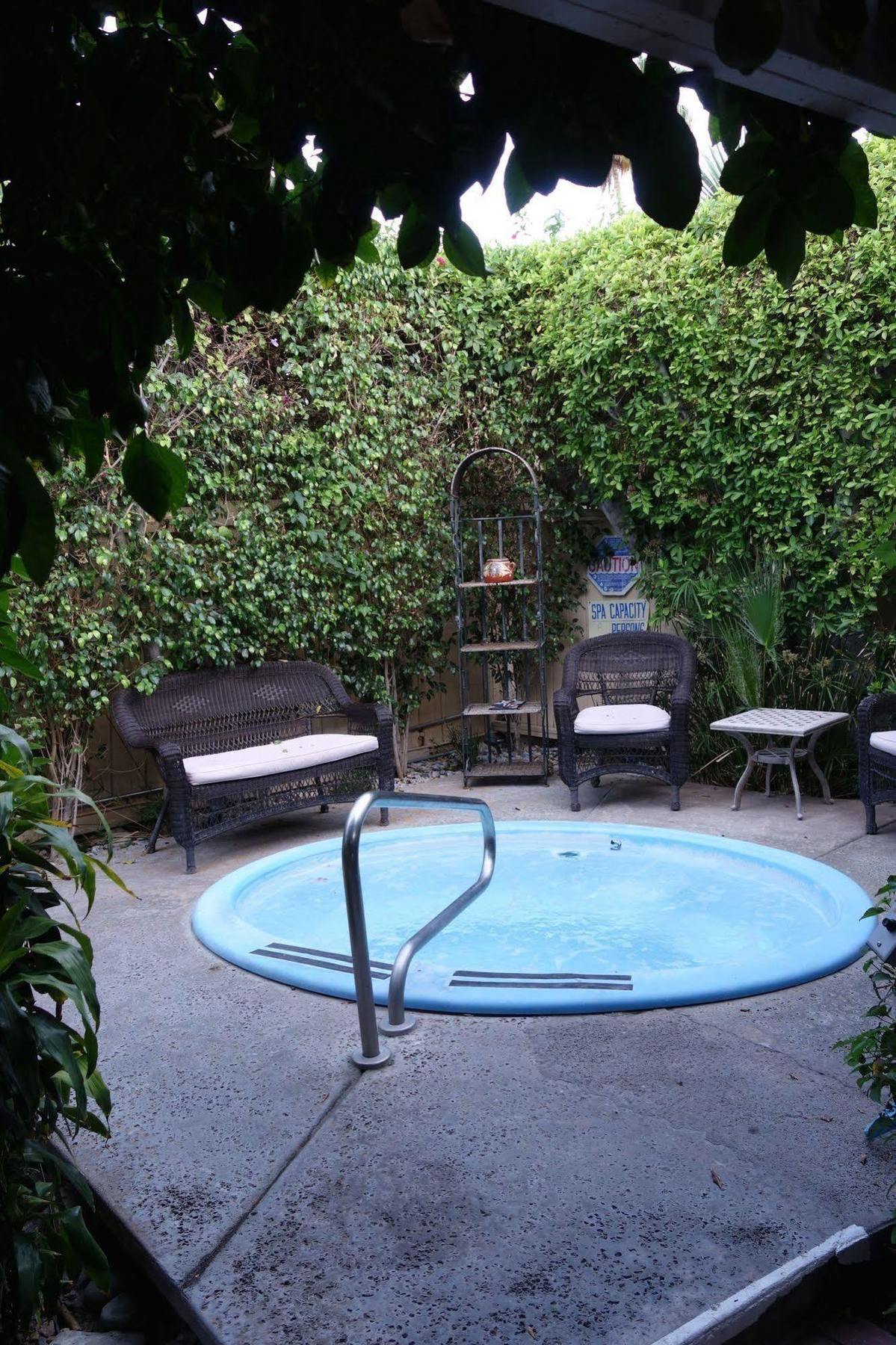 Resort La Dolce & - A Gay Men's Clothing Optional