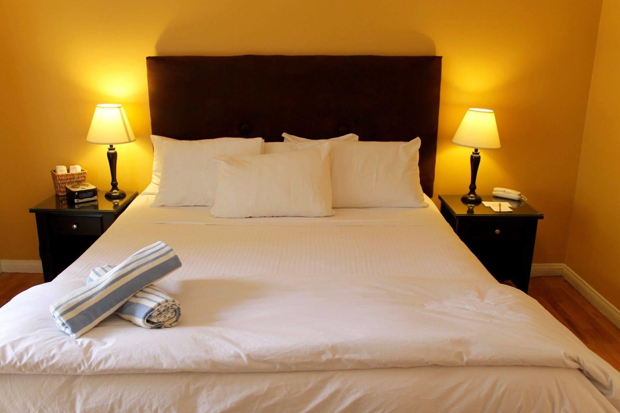 Resort La Dolce & - A Gay Men's Clothing Optional Palm Springs