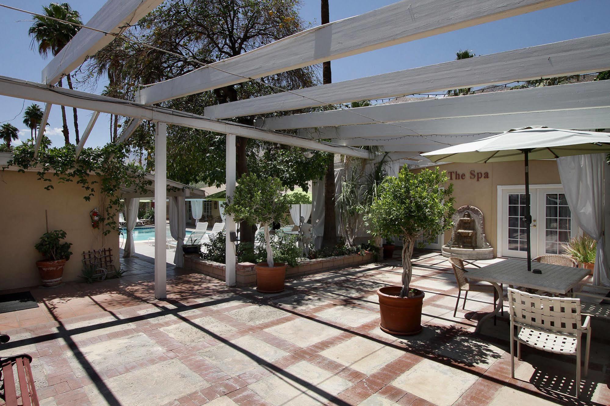 Resort La Dolce & - A Gay Men's Clothing Optional