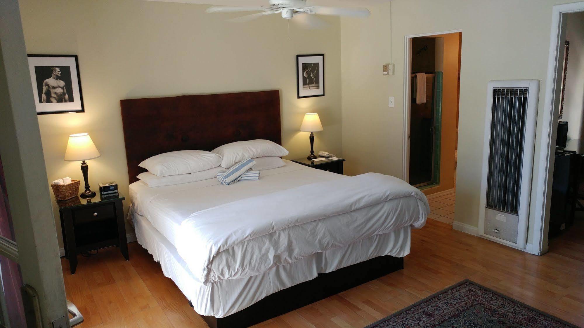 La Dolce & - A Gay Men's Clothing Optional Resort Palm Springs