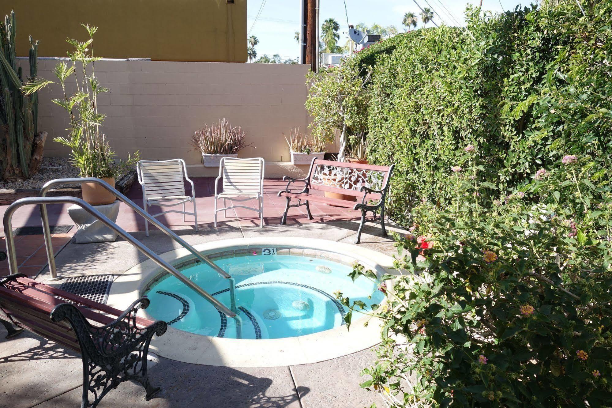 La Dolce & - A Gay Men's Clothing Optional Palm Springs