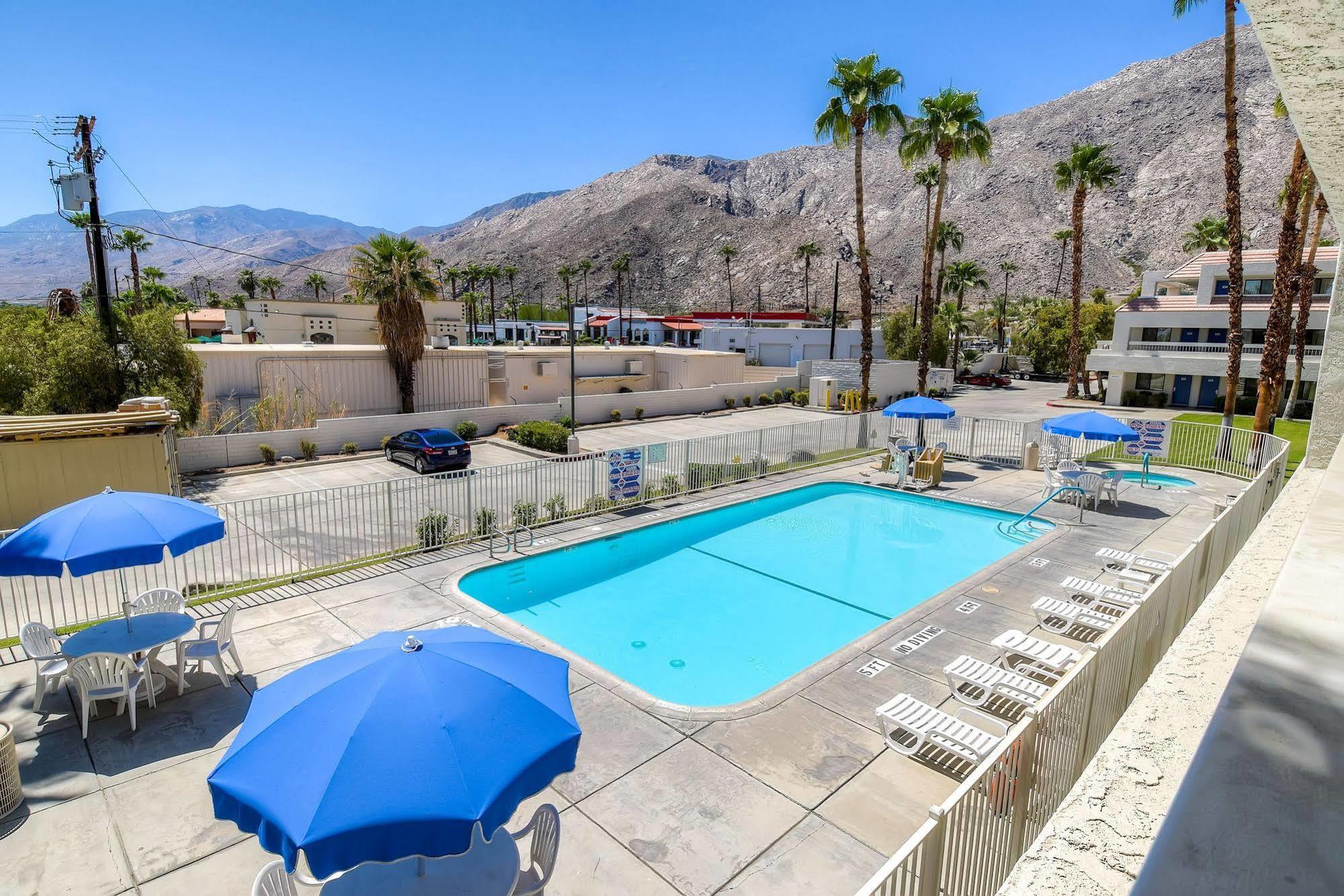 6-palm Springs, Ca - Downtown Hotel