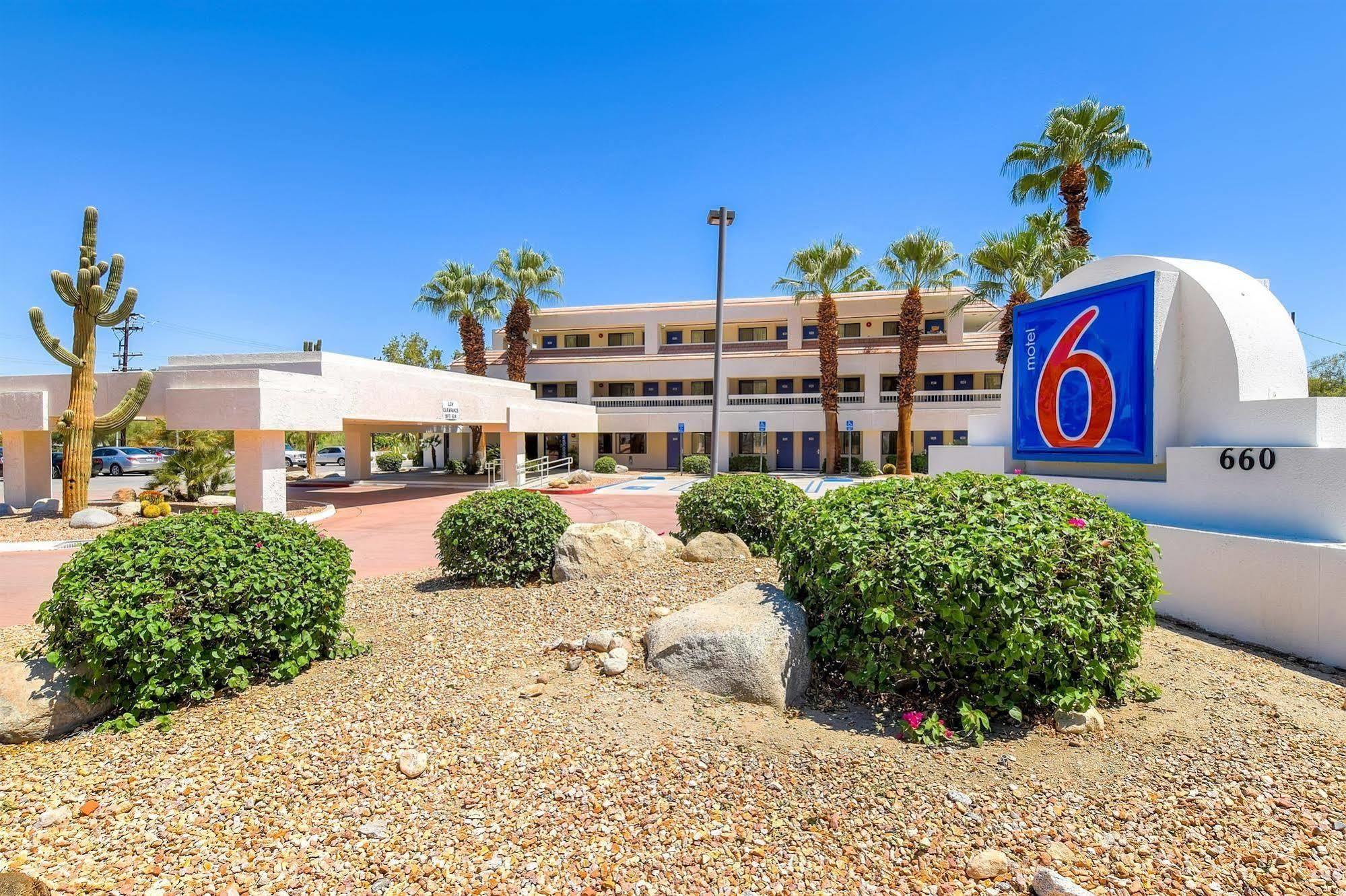 Hotel 6-palm Springs, Ca - Downtown