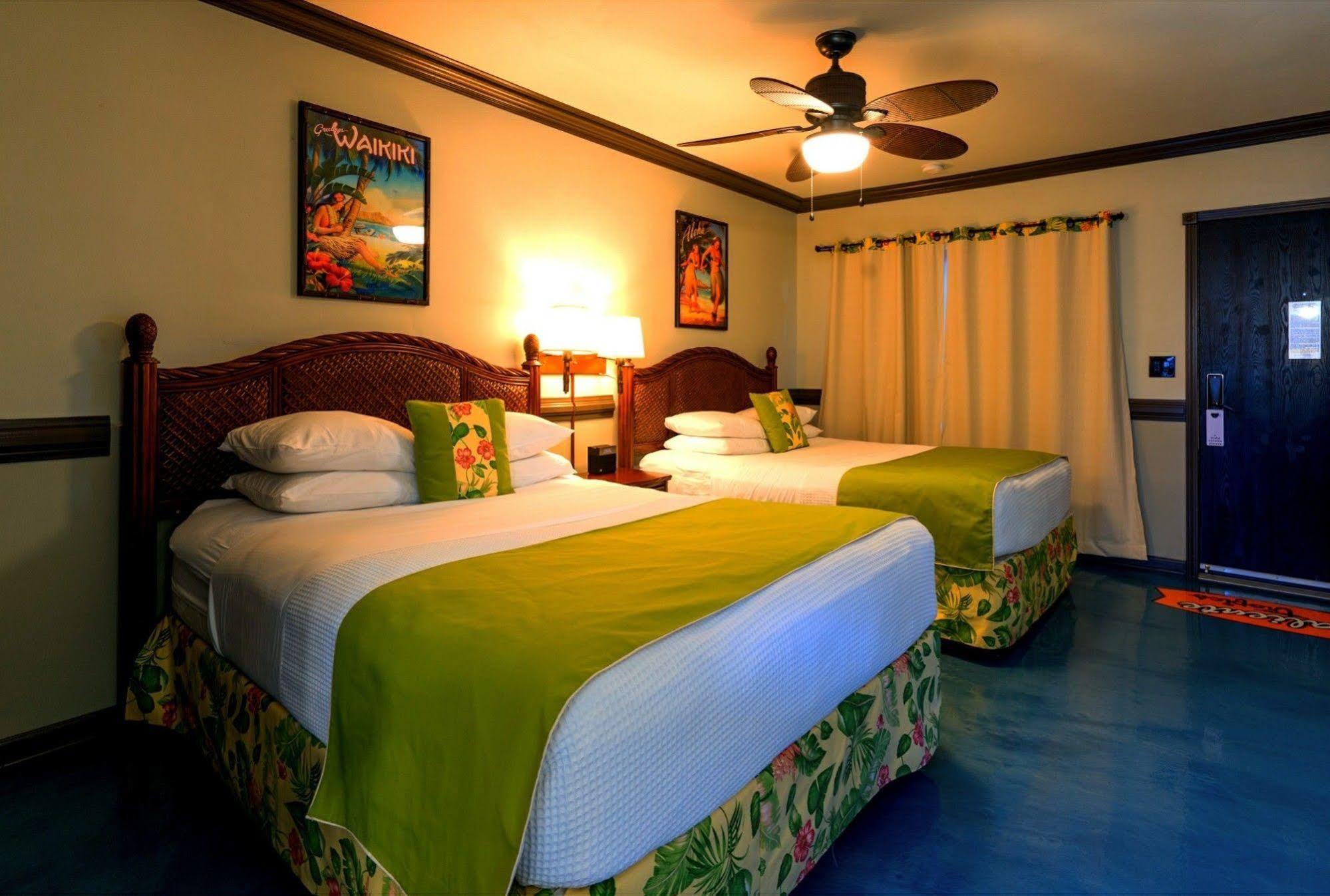Hotel Caliente Tropics 3*