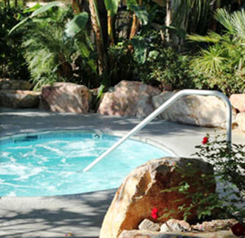 Hotel Getaways At Tennis Club 3*