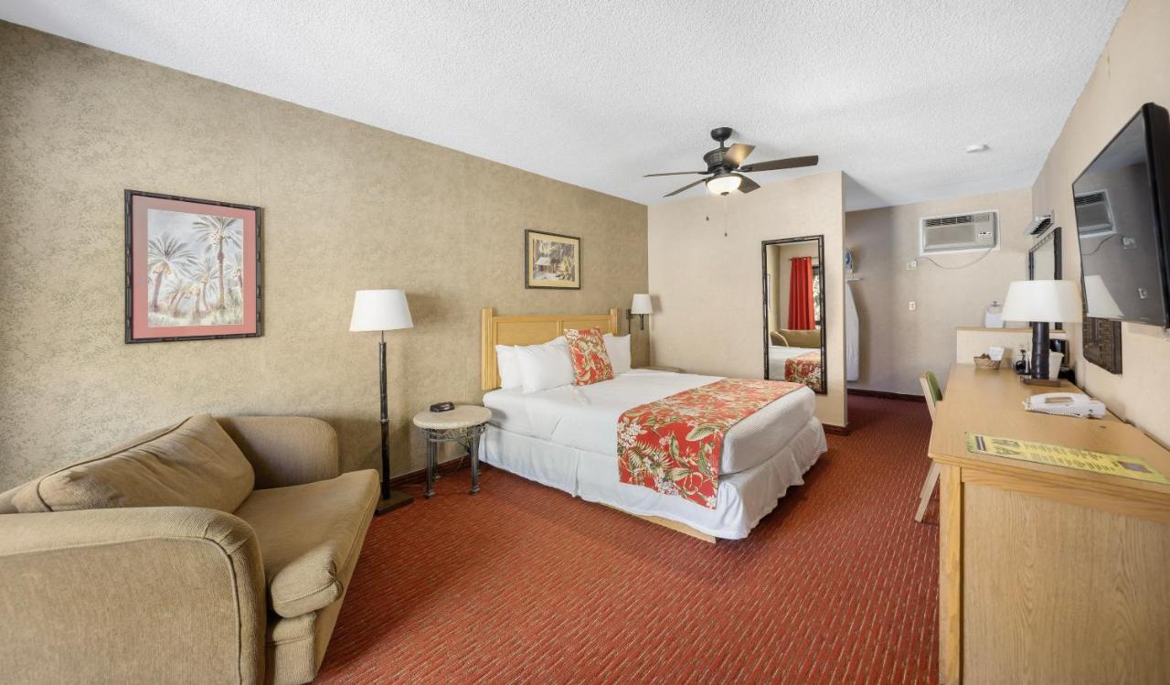 Caliente Tropics Hotel 3*