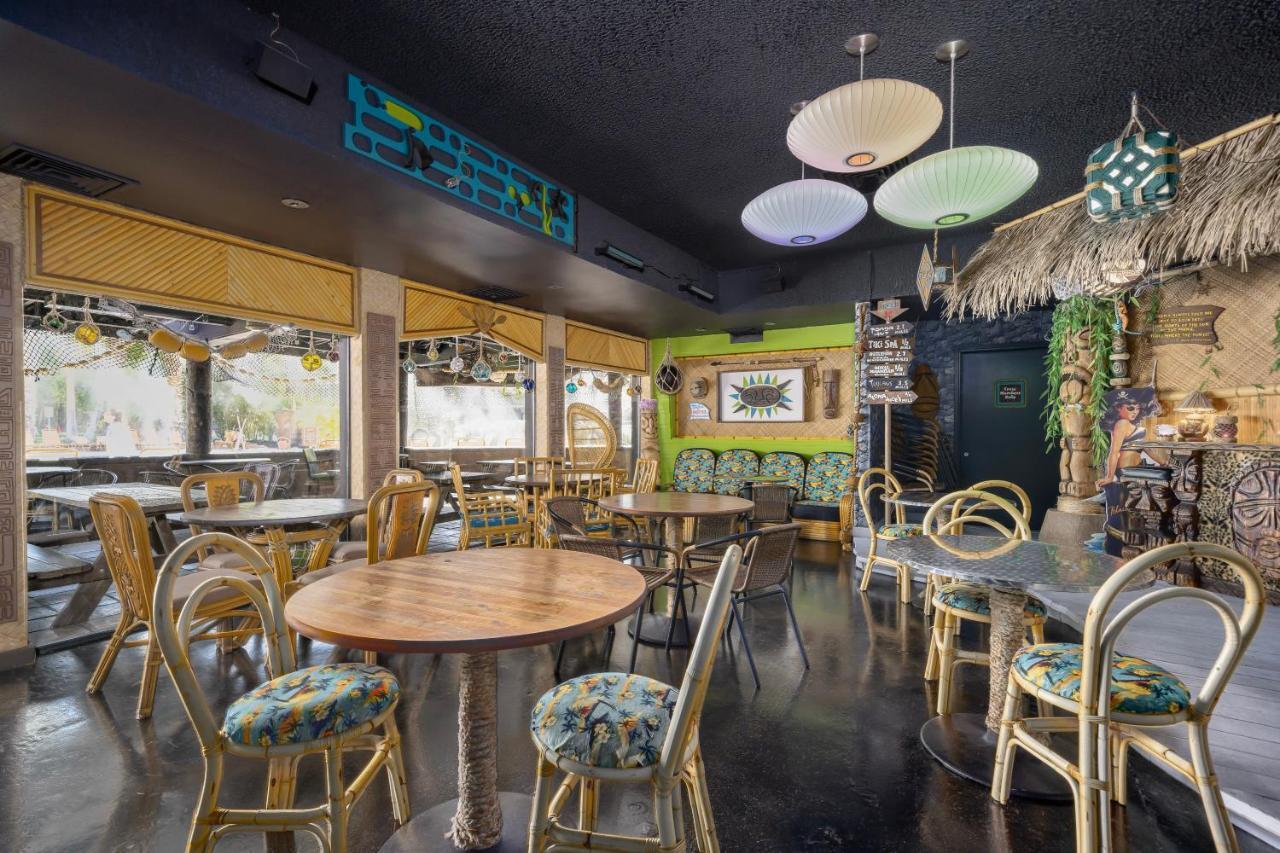 Hotel Caliente Tropics