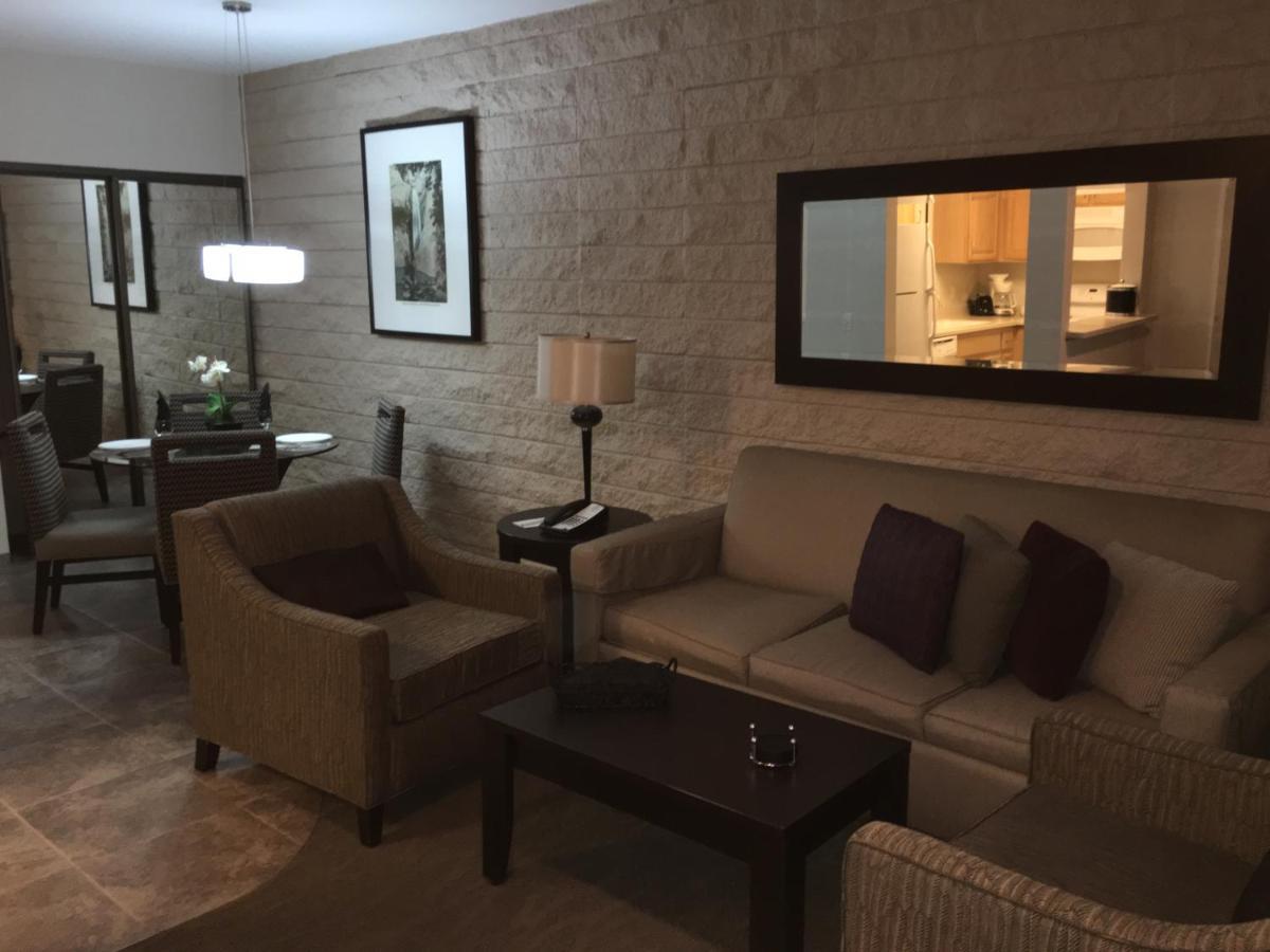 Hotel Getaways At Tennis Club 3*